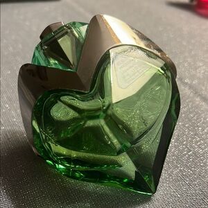 Elegant Green Heart-Shaped Glass Art Piece Perfume bottle